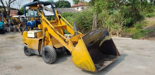 ขายด่วนรถตักยกTOYOTA4FG1.0ตักยก1ตันยกสูง2.8เมตรรถนอกเพื่งนำเข้ามายังไม่เคยใช้งานในเมืองไทยเลย