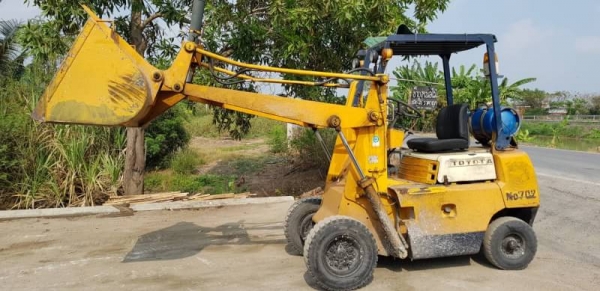 ขายด่วนรถตักยกTOYOTA4FG1.0ตักยก1ตันยกสูง2.8เมตรรถนอกเพื่งนำเข้ามายังไม่เคยใช้งานในเมืองไทยเลย