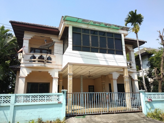 บ้าน 70 ต.รว 6 ห้องนอน 3 ห้องน้ำ มีที่จอดรถ 2 คัน