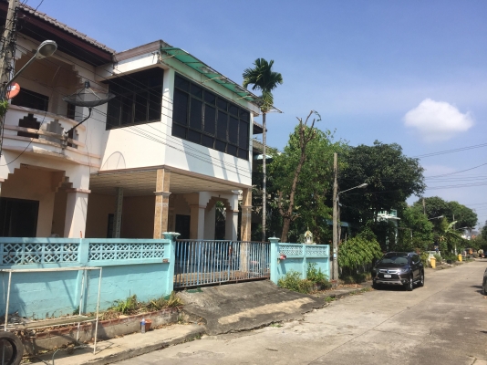 บ้าน 70 ต.รว 6 ห้องนอน 3 ห้องน้ำ มีที่จอดรถ 2 คัน