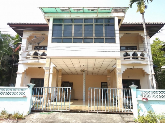 บ้าน 70 ต.รว 6 ห้องนอน 3 ห้องน้ำ มีที่จอดรถ 2 คัน