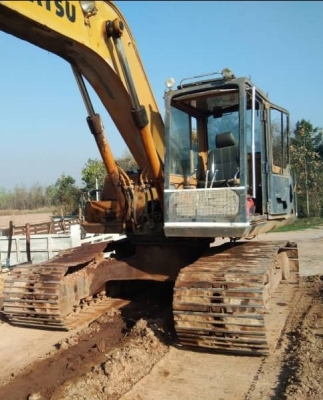 ขาย แม็คโค KOMAT`SU 200-3 สภาพดีใช้ปกติ เครืองเดิม ปั้มดี ช่วงล่างยังแน่น สภาพใช้งานประจำ ขาย 275,000บ.เอกสาร ใบ ชื้อ-ขาย