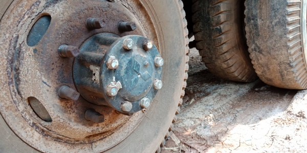 ขายคับช่วงล่างฟูโซ่สองเพลาเบรคใหญ่สันแหลกตรงครบชุดยกแท่น+คานหน้าครบ+แหนบครบชุดราคา