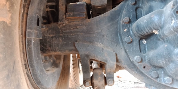 ขายคับช่วงล่างฟูโซ่สองเพลาเบรคใหญ่สันแหลกตรงครบชุดยกแท่น+คานหน้าครบ+แหนบครบชุดราคา