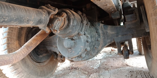 ขายคับช่วงล่างฟูโซ่สองเพลาเบรคใหญ่สันแหลกตรงครบชุดยกแท่น+คานหน้าครบ+แหนบครบชุดราคา