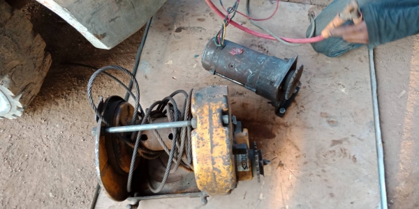 ขายคับชุดวินรถสไลใช้ไฟ24Vเก่ายี่ปุ่นแรงมากเป็นรุ่นมีฟรีล็อกคับสาพสวยพร้อมใช้ราคา18,500สนใจ0876029295ยุบาง