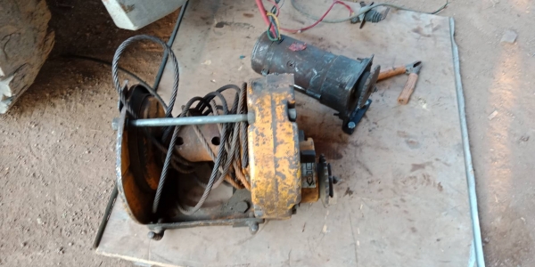 ขายคับชุดวินรถสไลใช้ไฟ24Vเก่ายี่ปุ่นแรงมากเป็นรุ่นมีฟรีล็อกคับสาพสวยพร้อมใช้ราคา18,500สนใจ0876029295ยุบาง