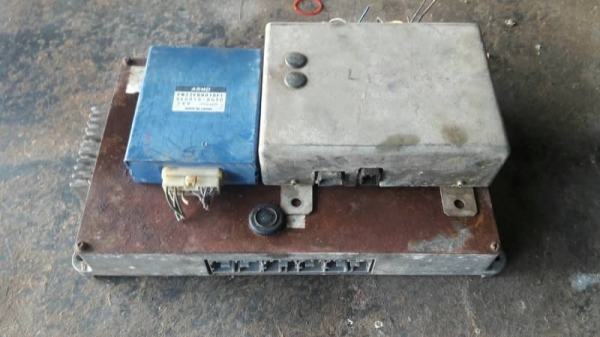 กล่องไฟฟ้า รถแบคโค KOBELCO SK 200-5