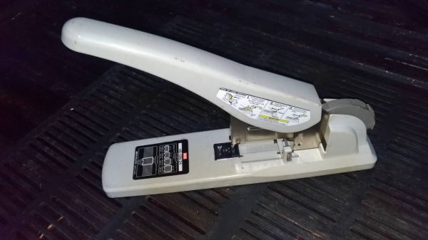 เครื่องเย็บกระดาษ MAX HD12/24