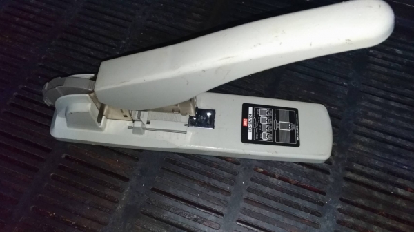 เครื่องเย็บกระดาษ MAX HD12/24