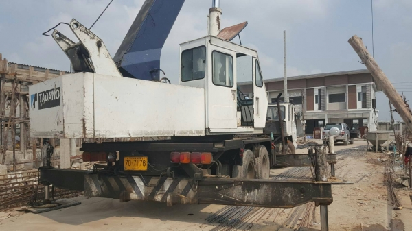 รถเครนทานาโด้ TL 201.ปั้ม 3 ตอน 20 ตันเล่มทะเบียน ราคา 1,700,000 รถกทม.