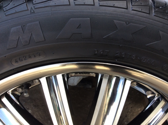 ขายด่วนล้อแม็กซ์พร้อมยาง265/50R20