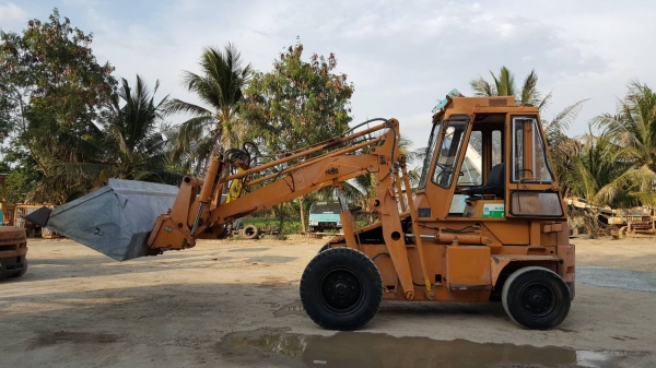 ขายรถตักล้อยาง  ยี่ห้อ KOMATSU  รุ่น  SD25-3 เครื่องยนต์  KOMATSU 6D95 เก่าจากJAPAN  ใช้งานได้จริงสนใจดูสภาพรถได้ ติดต่อ 089-2619445