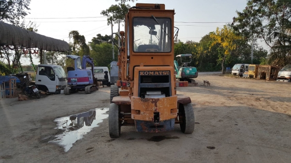 ขายรถตักล้อยาง  ยี่ห้อ KOMATSU  รุ่น  SD25-3 เครื่องยนต์  KOMATSU 6D95 เก่าจากJAPAN  ใช้งานได้จริงสนใจดูสภาพรถได้ ติดต่อ 089-2619445