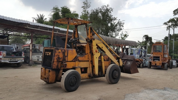 รถตักล้อยาง ยี่ห้อ TCM  รุ่น SD25Y3 เครื่องยนต์ HINO  เก่าจาก   JAPAN สภาพพร้อมใช้งาน ยังไม่เคยใช้งานในไทย สนใจ089-2619445