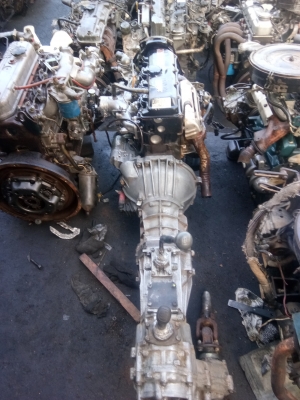 เครื่องยนต์โตโยต้า 2L พร้อมเกีร์ยโฟวีล สวยๆ มีเอกสาร