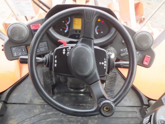 รถญี่ปุ่นเกรดA ขายถูก TCM ZW220 จากญี่ปุ่นแท้ สวยจัด ปีใหม่ รถสมบูรณ์มาก โทร.090-986-2521 อ๊อบ