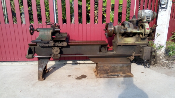 เครื่องกลึงเก่าญี่ปุ่น