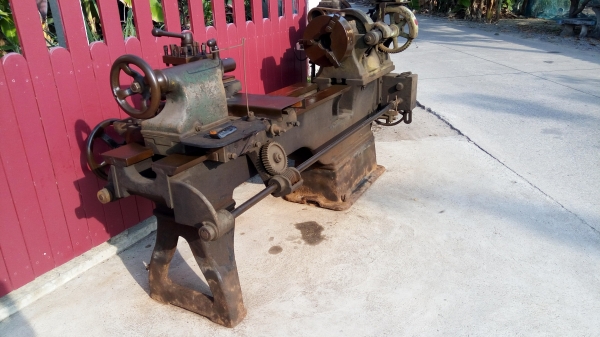 เครื่องกลึงเก่าญี่ปุ่น