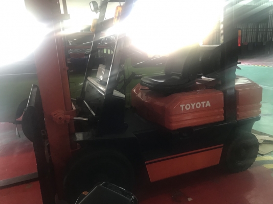 ขายด่วนเจ้าของขายเอง รถโฟค์ลิฟท์ Toyota รุ่น 5FG20 ยกสูง 3 เมตร ขายถูก