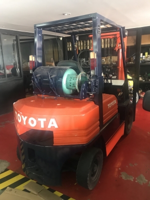 ขายด่วนเจ้าของขายเอง รถโฟค์ลิฟท์ Toyota รุ่น 5FG20 ยกสูง 3 เมตร ขายถูก