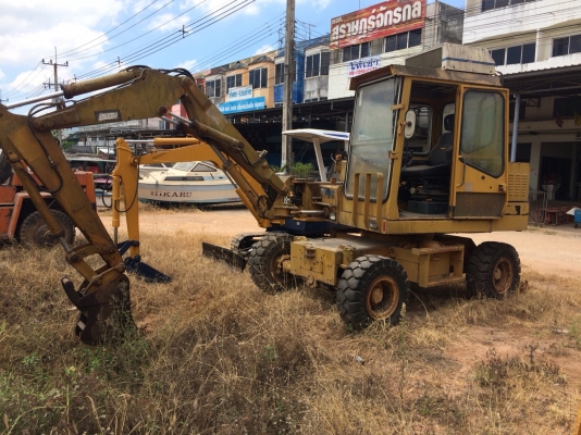 รถขุดล้อยางPC60