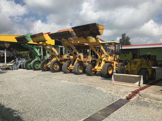 ขายรถตักKOMATSUรุ่นWA30-2นำเข้าญี่ปุ่นไม่เคยใช้งานในไทย เอวอ่อน  เครื่องดีเซล3สูบ สภาพดีพร้อมใช้งาน ขาย320000ลดพิเศษเหลือ290000บาท081-8302909Line  :  jiraroj2909