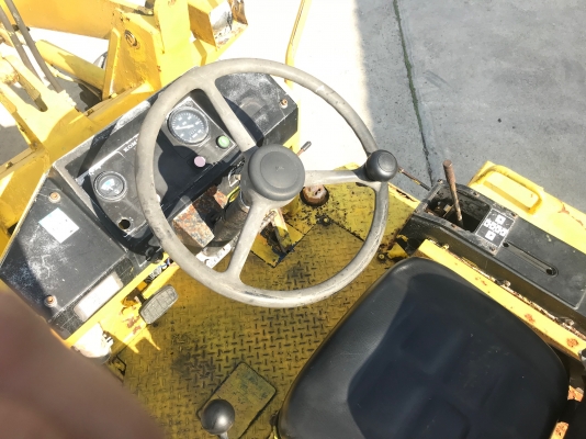 ขายรถตักKOMATSUรุ่นWA30-2นำเข้าญี่ปุ่นไม่เคยใช้งานในไทย เอวอ่อน  เครื่องดีเซล3สูบ สภาพดีพร้อมใช้งาน ขาย320000ลดพิเศษเหลือ290000บาท081-8302909Line  :  jiraroj2909