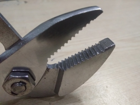 คีมคอม้าปากขยาย AIGO ขนาด 10 นิ้ว