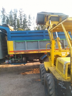 รถตัก KOMATSU SK07 รถเก่านอกนำเข้า ยังไม่เคยใช้งานในไทย เครื่องดี ปั๊มแรง เครื่องดีเซล ขับเคลื่อน 4 ล้อ ตักขึ้น 6 ล้อได้ พร้อมใช้งาน มีเอกสารใบอินวอยซ์ มี VDO การทำงานให้ชม