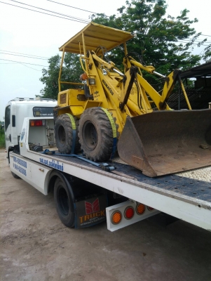 รถตัก KOMATSU SK07 รถเก่านอกนำเข้า ยังไม่เคยใช้งานในไทย เครื่องดี ปั๊มแรง เครื่องดีเซล ขับเคลื่อน 4 ล้อ ตักขึ้น 6 ล้อได้ พร้อมใช้งาน มีเอกสารใบอินวอยซ์ มี VDO การทำงานให้ชม