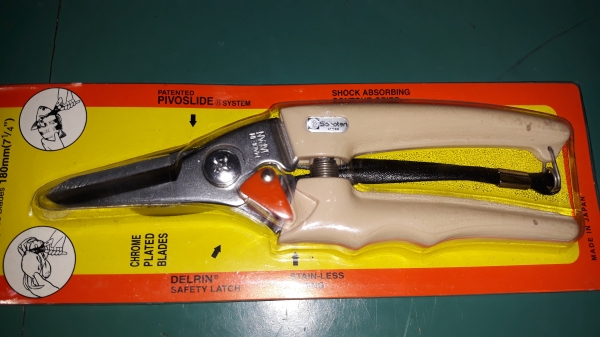 ขายกรรไกรตัดกิ่งไม้ตราตะบองเพชร MADE IN JAPAN.ใหม่เก่าเก็บ