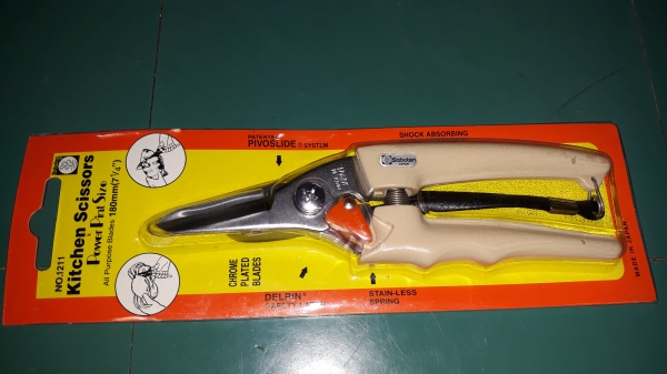 ขายกรรไกรตัดกิ่งไม้ตราตะบองเพชร MADE IN JAPAN.ใหม่เก่าเก็บ ขายกรรไกรตัดกิ่งไม้ตราตะบองเพชร MADE IN JAPAN.ใหม่เก่าเก็บ