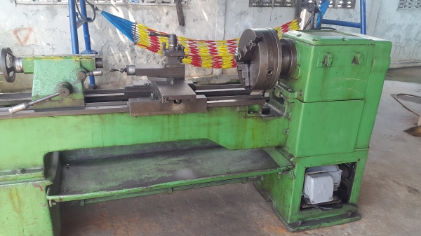 เครื่องกลึง 6 ฟุต 3 เพลา เกียร์บล็อก พร้อมใช้งาน สวยๆๆ 78,000 ด่วนๆๆๆ