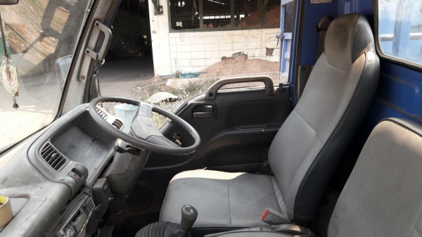 รถหกล้อ Isuzu รุ่นNKR
