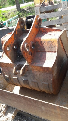 ขายบุ้งกี๋  เก่านอก  ปากกว้าง 70 cm  สลัก 45 มิล ซอกแขน 18 cm  ขายราคาถูก