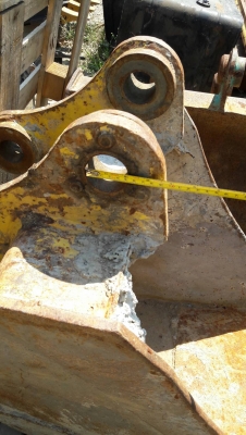 ขายบุ้งกี๋  เก่านอก  สำหรับขุดไซค์ 40/50  สลัก 50 มิล  ซอกแขน 18 cmปากกว้าง 53 cm     ขายราคาถูก