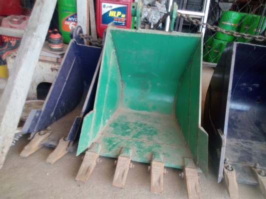 ขายบุ้งกี๋ใหม่ใบล่ะ23,000บาท สำหรับรถขุดไซค์ 40-50  สลัก45 มิล