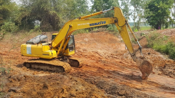 ขาย แบคโฮ KOMATSU PC200-7 เพิ่งจดทะเบียนปี 60 เครื่องดี ปั้มดี ช่วงล่างเต็ม ไฟฟ้าครบ เอกสารเล่มทะเบียนครบพร้อมโอน