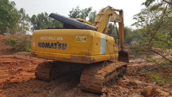 ขาย แบคโฮ KOMATSU PC200-7 เพิ่งจดทะเบียนปี 60 เครื่องดี ปั้มดี ช่วงล่างเต็ม ไฟฟ้าครบ เอกสารเล่มทะเบียนครบพร้อมโอน