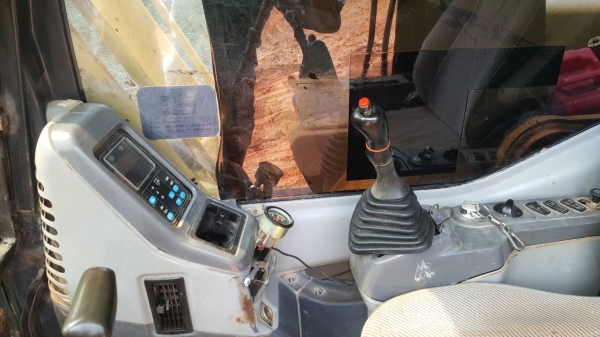 ขาย แบคโฮ KOMATSU PC200-7 เพิ่งจดทะเบียนปี 60 เครื่องดี ปั้มดี ช่วงล่างเต็ม ไฟฟ้าครบ เอกสารเล่มทะเบียนครบพร้อมโอน