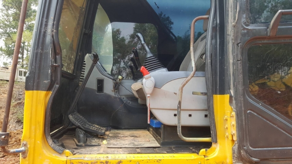 ขาย แบคโฮ KOMATSU PC200-7 เพิ่งจดทะเบียนปี 60 เครื่องดี ปั้มดี ช่วงล่างเต็ม ไฟฟ้าครบ เอกสารเล่มทะเบียนครบพร้อมโอน