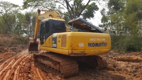 ขาย แบคโฮ KOMATSU PC200-7 เพิ่งจดทะเบียนปี 60 เครื่องดี ปั้มดี ช่วงล่างเต็ม ไฟฟ้าครบ เอกสารเล่มทะเบียนครบพร้อมโอน
