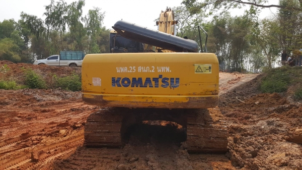 ขาย แบคโฮ KOMATSU PC200-7 เพิ่งจดทะเบียนปี 60 เครื่องดี ปั้มดี ช่วงล่างเต็ม ไฟฟ้าครบ เอกสารเล่มทะเบียนครบพร้อมโอน