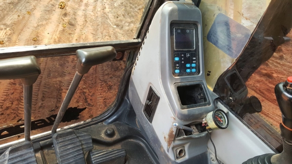 ขาย แบคโฮ KOMATSU PC200-7 เพิ่งจดทะเบียนปี 60 เครื่องดี ปั้มดี ช่วงล่างเต็ม ไฟฟ้าครบ เอกสารเล่มทะเบียนครบพร้อมโอน