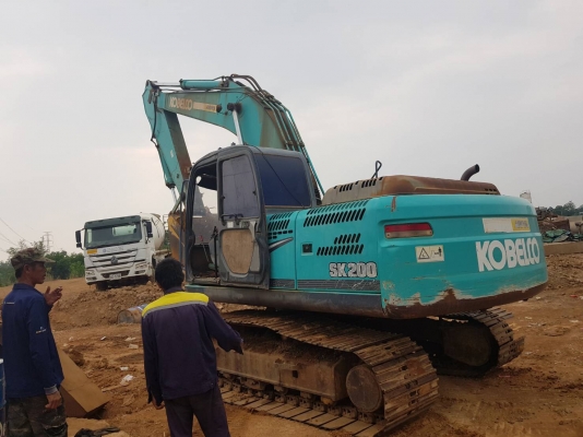 ขายรถแบคโค KOBELCO SK200-8 SUPER (YN12-T2XX ) เอกสารเล่มทะเบียน ราคา1,250,000 ต่อรอง ขายตามสะภาพ รถใช้งานอยู่ เอวมีขยับนิดหน่อย ชั้วโมงการทำงาน 16,000 กว่า ช.ม ไฟฟ้าใช้ได้ มูมฮาร์มสวย ปุ้งกี้เปลี่ยนใหม่ เหรมสวย สนใจลองรถได้ที่.081-3531946 ต่อ.บางนา &amp;