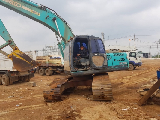 ขายรถแบคโค KOBELCO SK200-8 SUPER (YN12-T2XX ) เอกสารเล่มทะเบียน ราคา1,250,000 ต่อรอง ขายตามสะภาพ รถใช้งานอยู่ เอวมีขยับนิดหน่อย ชั้วโมงการทำงาน 16,000 กว่า ช.ม ไฟฟ้าใช้ได้ มูมฮาร์มสวย ปุ้งกี้เปลี่ยนใหม่ เหรมสวย สนใจลองรถได้ที่.081-3531946 ต่อ.บางนา &amp;