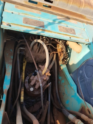 ขายรถแบคโค KOBELCO SK200-8 SUPER (YN12-T2XX ) เอกสารเล่มทะเบียน ราคา1,250,000 ต่อรอง ขายตามสะภาพ รถใช้งานอยู่ เอวมีขยับนิดหน่อย ชั้วโมงการทำงาน 16,000 กว่า ช.ม ไฟฟ้าใช้ได้ มูมฮาร์มสวย ปุ้งกี้เปลี่ยนใหม่ เหรมสวย สนใจลองรถได้ที่.081-3531946 ต่อ.บางนา &amp;