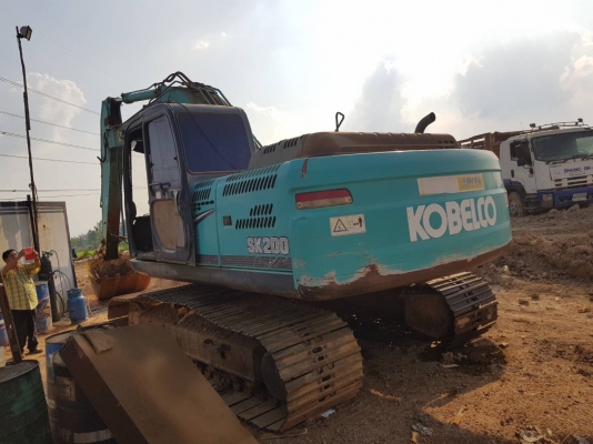 ขายรถแบคโค KOBELCO SK200-8 SUPER (YN12-T2XX ) เอกสารเล่มทะเบียน ราคา1,250,000 ต่อรอง ขายตามสะภาพ รถใช้งานอยู่ เอวมีขยับนิดหน่อย ชั้วโมงการทำงาน 16,000 กว่า ช.ม ไฟฟ้าใช้ได้ มูมฮาร์มสวย ปุ้งกี้เปลี่ยนใหม่ เหรมสวย สนใจลองรถได้ที่.081-3531946 ต่อ.บางนา &amp;