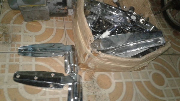 บานพับขาเดี่ยว 16 อัน